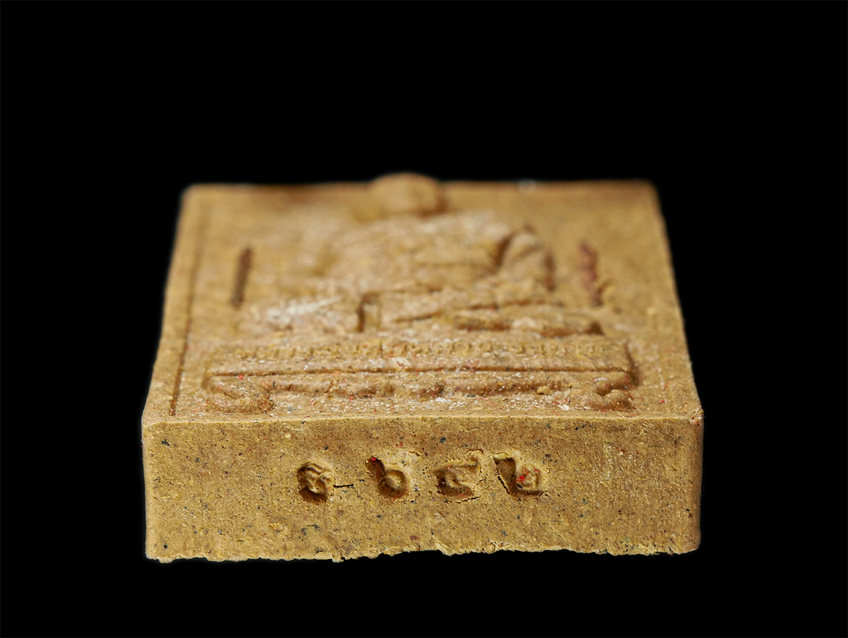 7Jan2026 (126)ap.jpg - พระผงนั่งตั่ง หลวงพ่อสมหมาย ขันติโก วัดคำโพธิ์ ต.ท่าช้าง อ.สว่างวีระวงศ์ จ.อุบลราชธานี  รุ่นกัมปนาท ปี 2561 เนื้อผงพุทธคุณ ผงว่าน ผงน้ำมัน ฝังตะกรุดสา [..] | https://kamulet.in.th